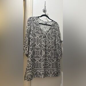 Black and White Patterned Women's swim cover up